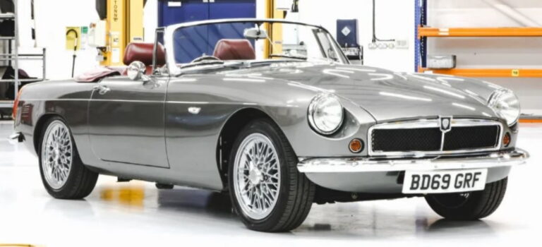 Resurfaces iconic MGB Roadster