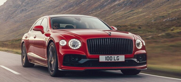 Bentley Flying  Spur V8 engine that reaches 550 hp