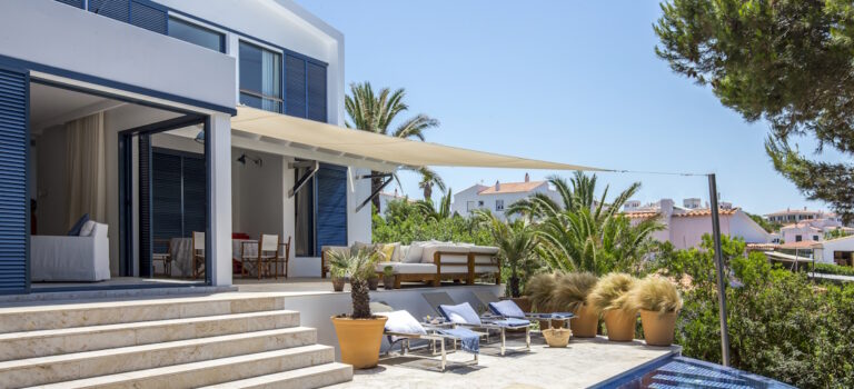 Bárbara Aurell, an interior designer who furnishes with art passion